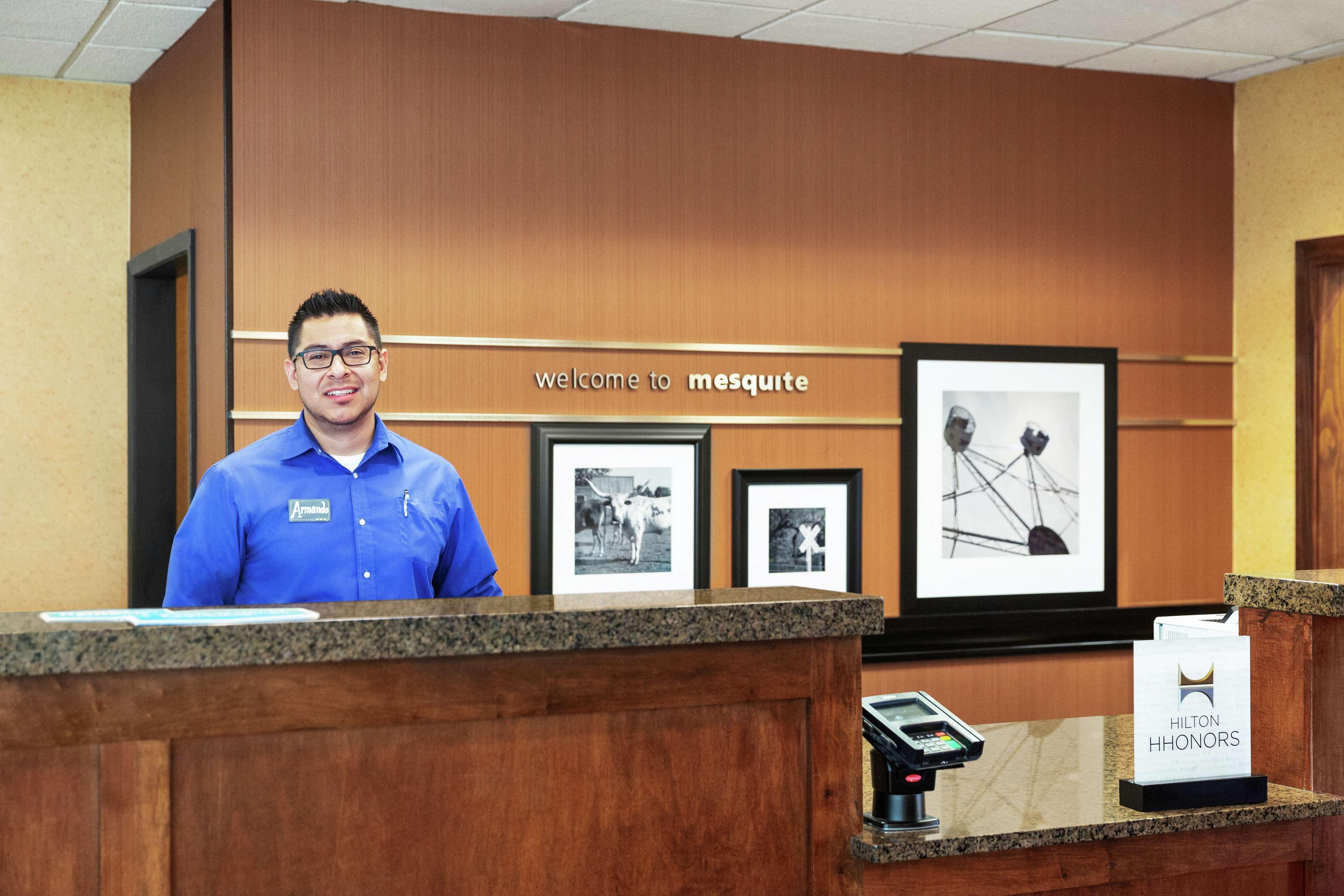 Hampton Inn & Suites Dallas-Мескит Екстериор снимка